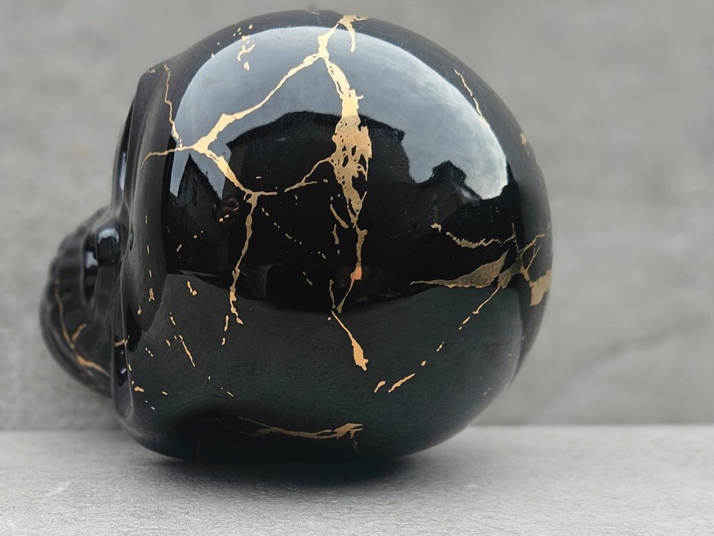 NWT Black & Gold Skull Halloween Decor Glossy Ceramic Gothic Skull Figurine - Picture 5 of 5